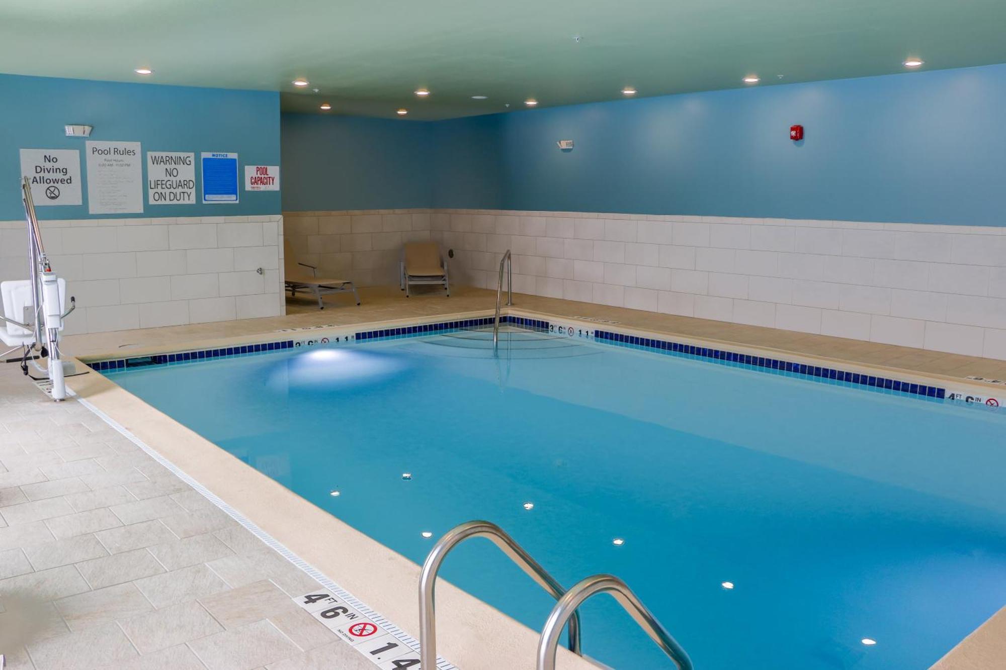 Holiday Inn Express & Suites - Detroit Northwest - Livonia By Ihg מראה חיצוני תמונה